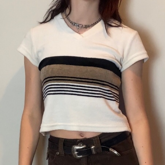Vintage Full Circle Plush V neck crop top! - Picture 2 of 4